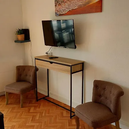 Bel Face Au Paleospace Apartman *